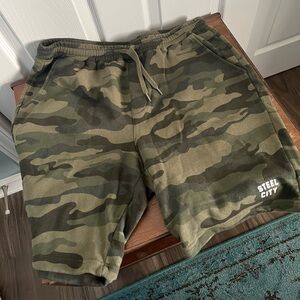 Steel City camouflage sweatpant shorts, size large